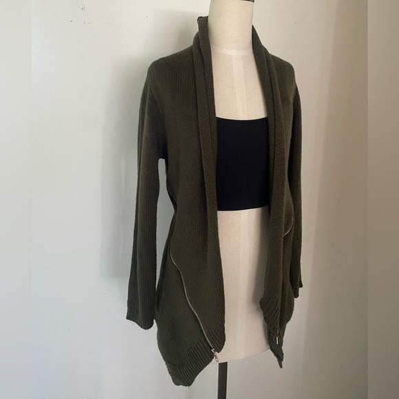 LF Open Hi Lo Cardigan with Gold Zipper Detail - Picture 4 of 7